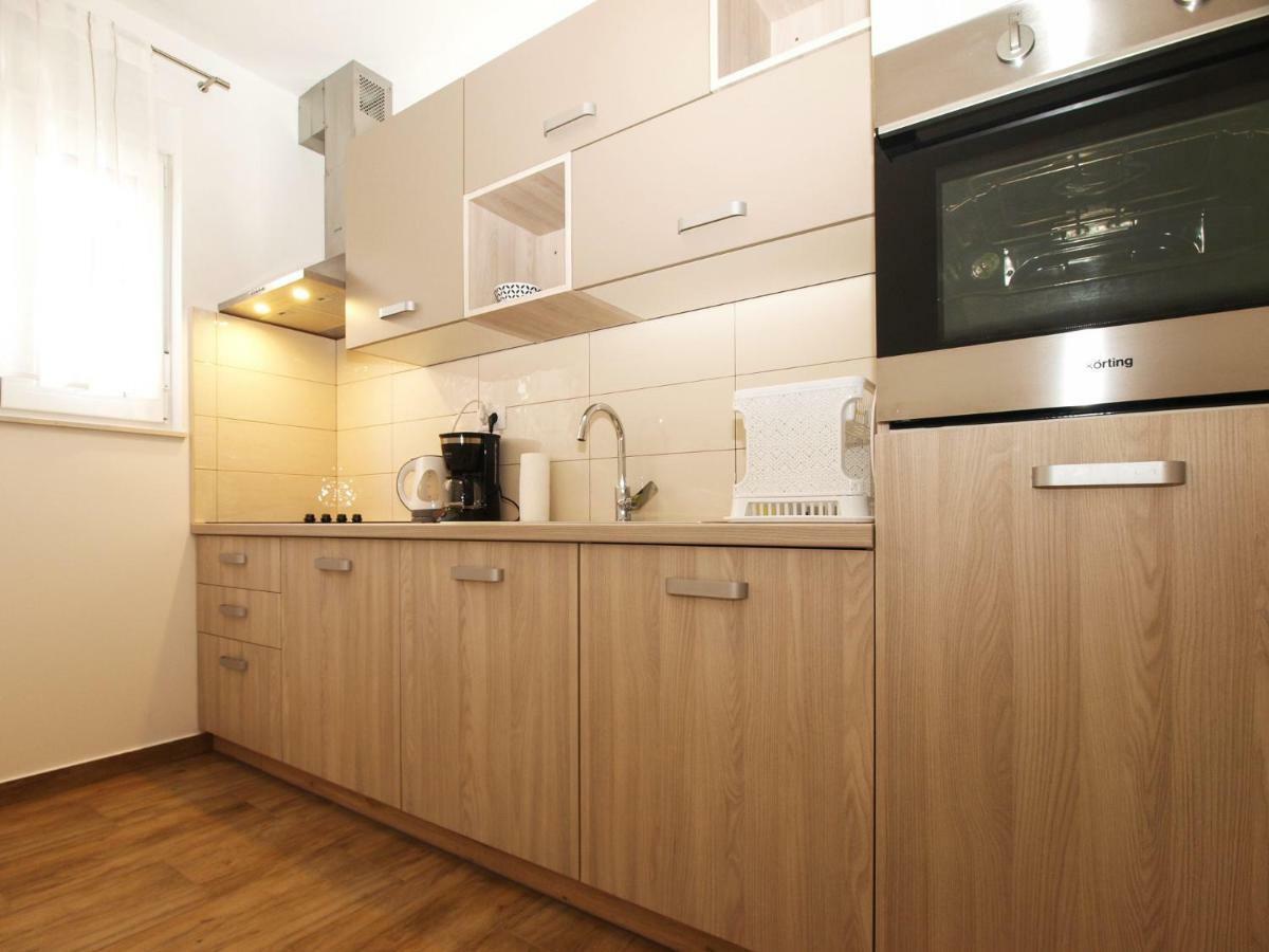 4 Stars Apartments-Pikula Фажана Екстер'єр фото