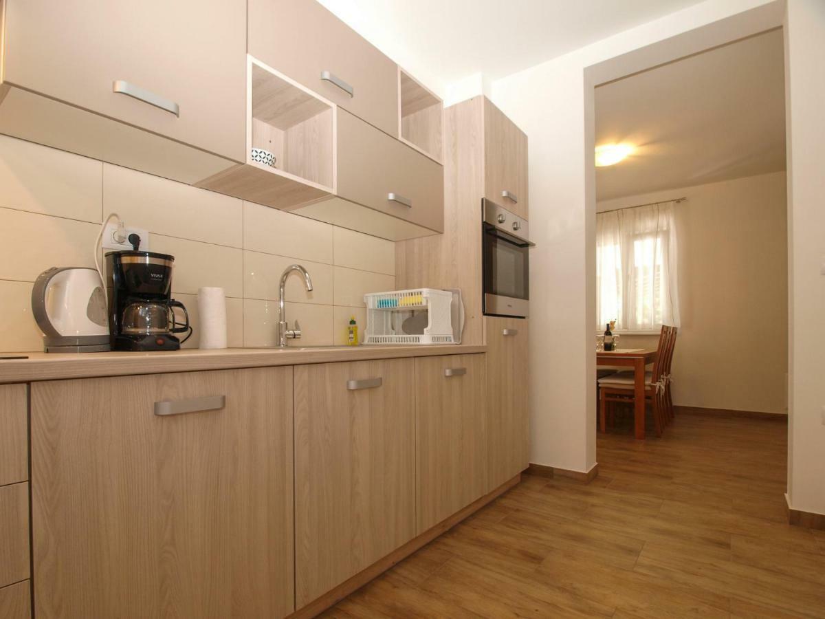 4 Stars Apartments-Pikula Фажана Екстер'єр фото