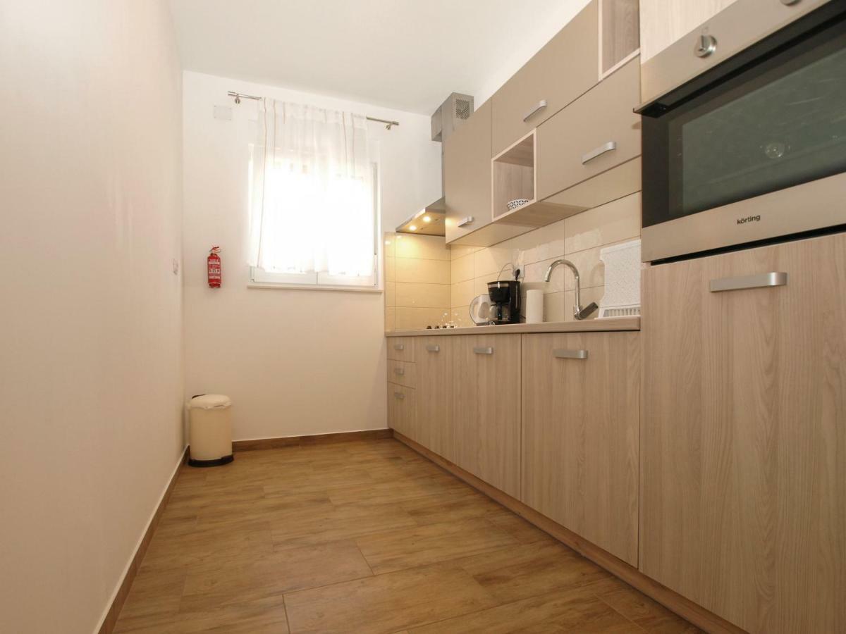 4 Stars Apartments-Pikula Фажана Екстер'єр фото