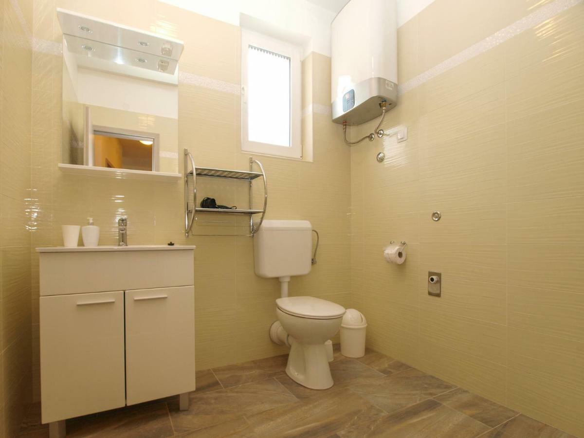4 Stars Apartments-Pikula Фажана Екстер'єр фото