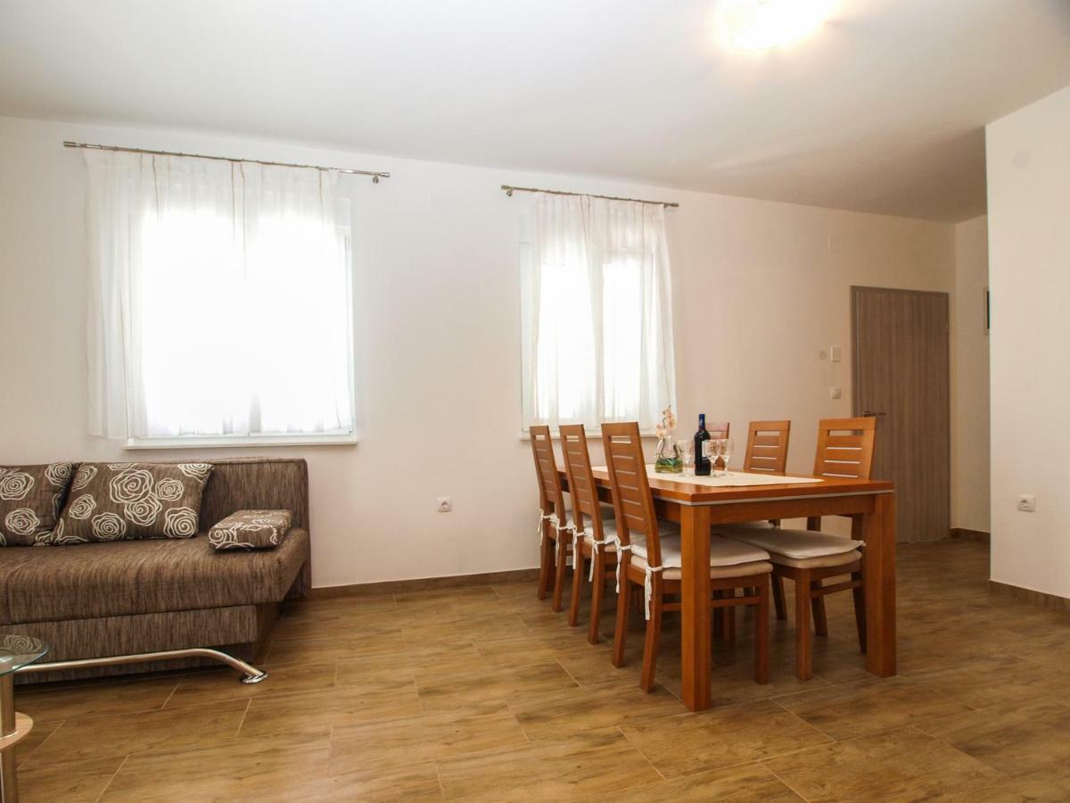 4 Stars Apartments-Pikula Фажана Екстер'єр фото