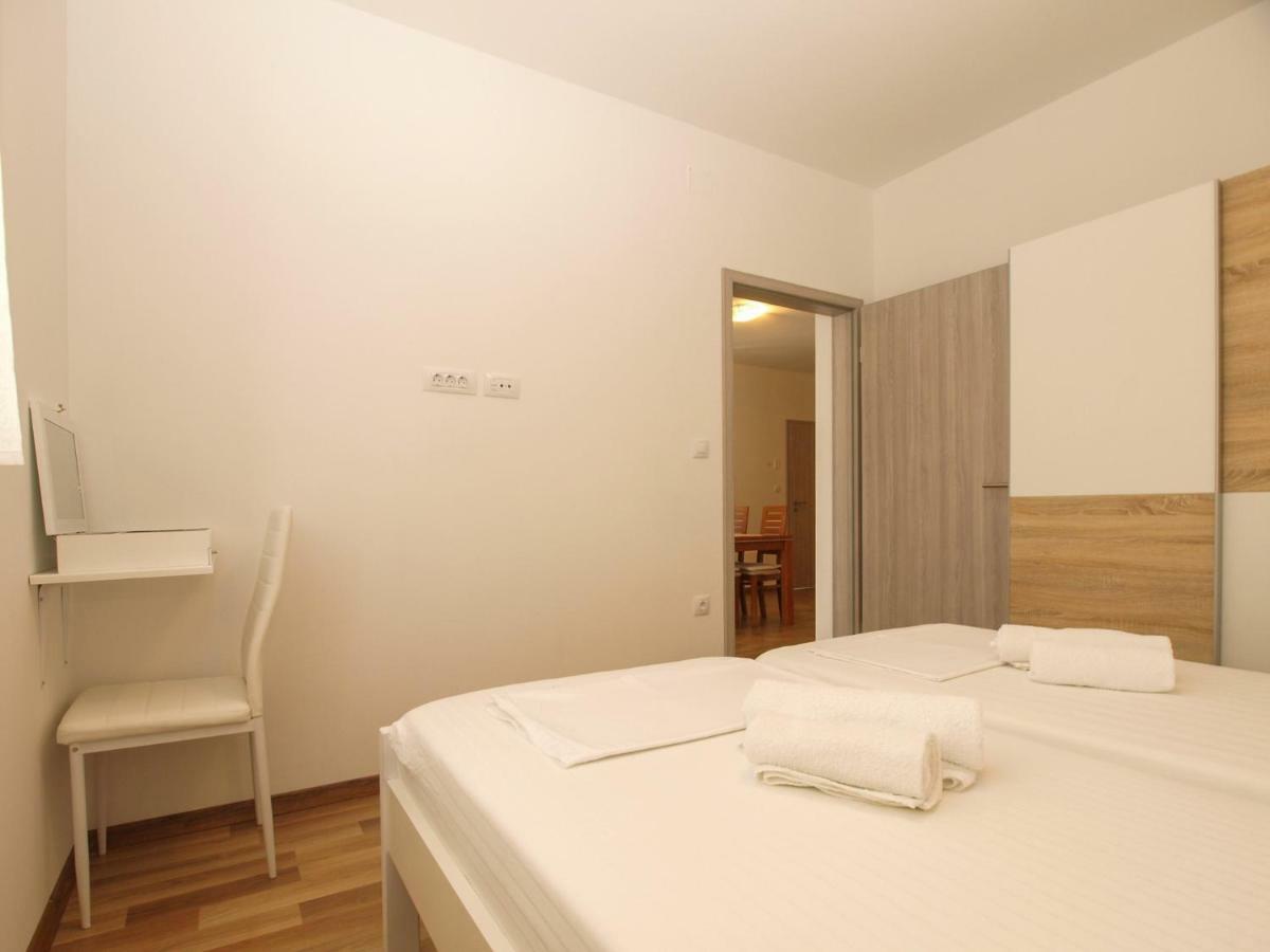 4 Stars Apartments-Pikula Фажана Екстер'єр фото