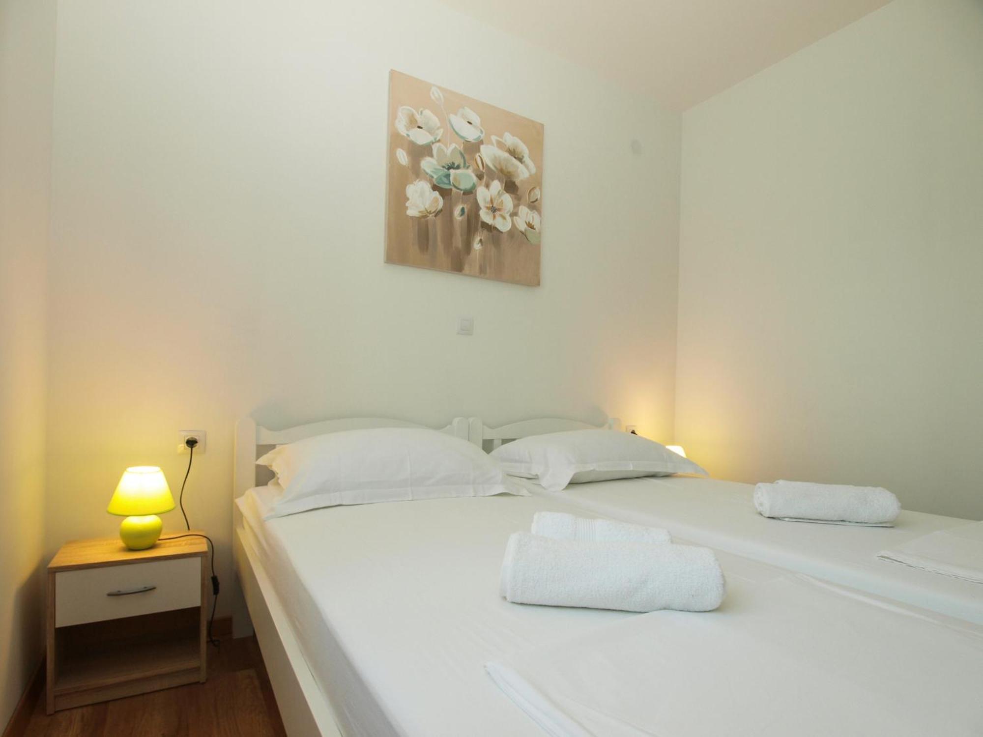 4 Stars Apartments-Pikula Фажана Екстер'єр фото