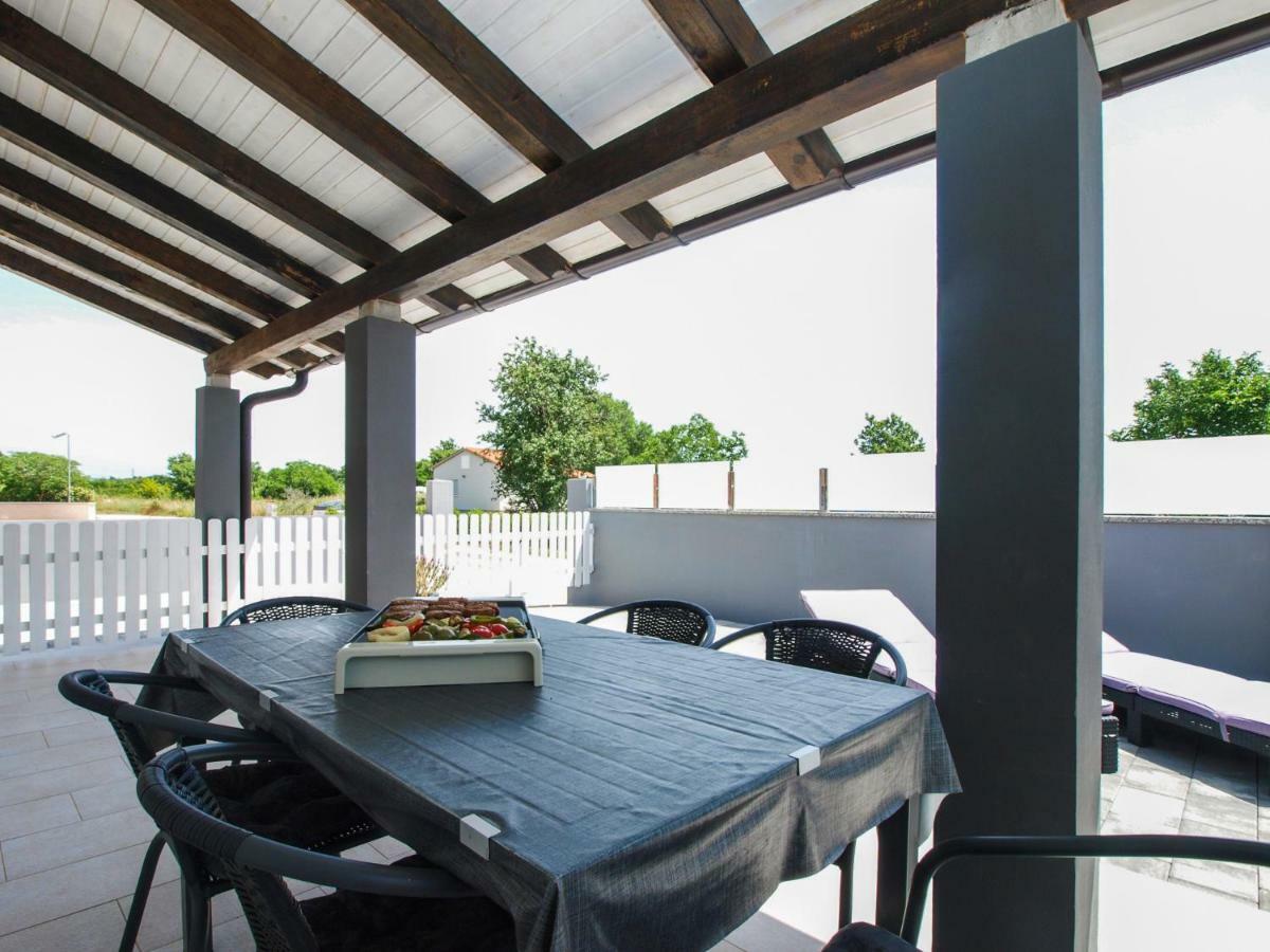 4 Stars Apartments-Pikula Фажана Екстер'єр фото