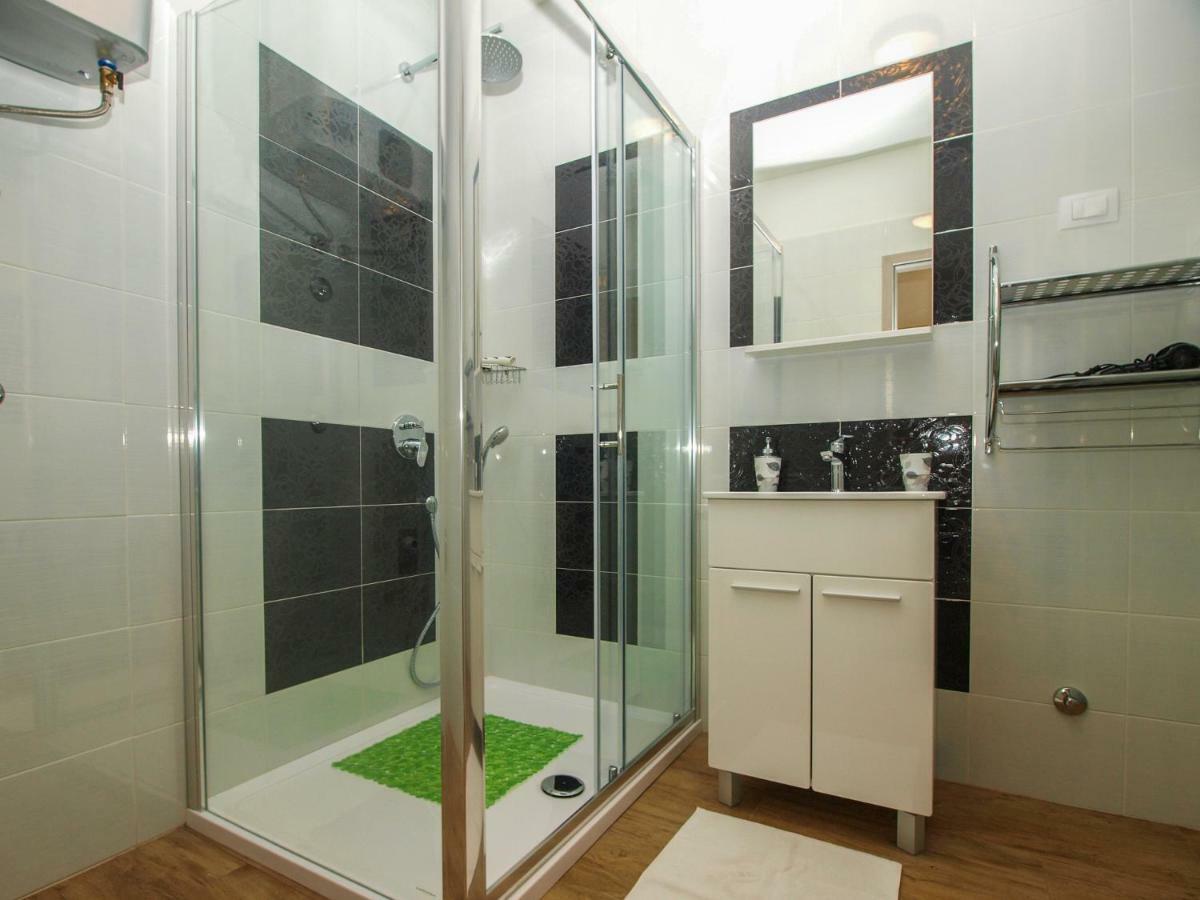 4 Stars Apartments-Pikula Фажана Екстер'єр фото