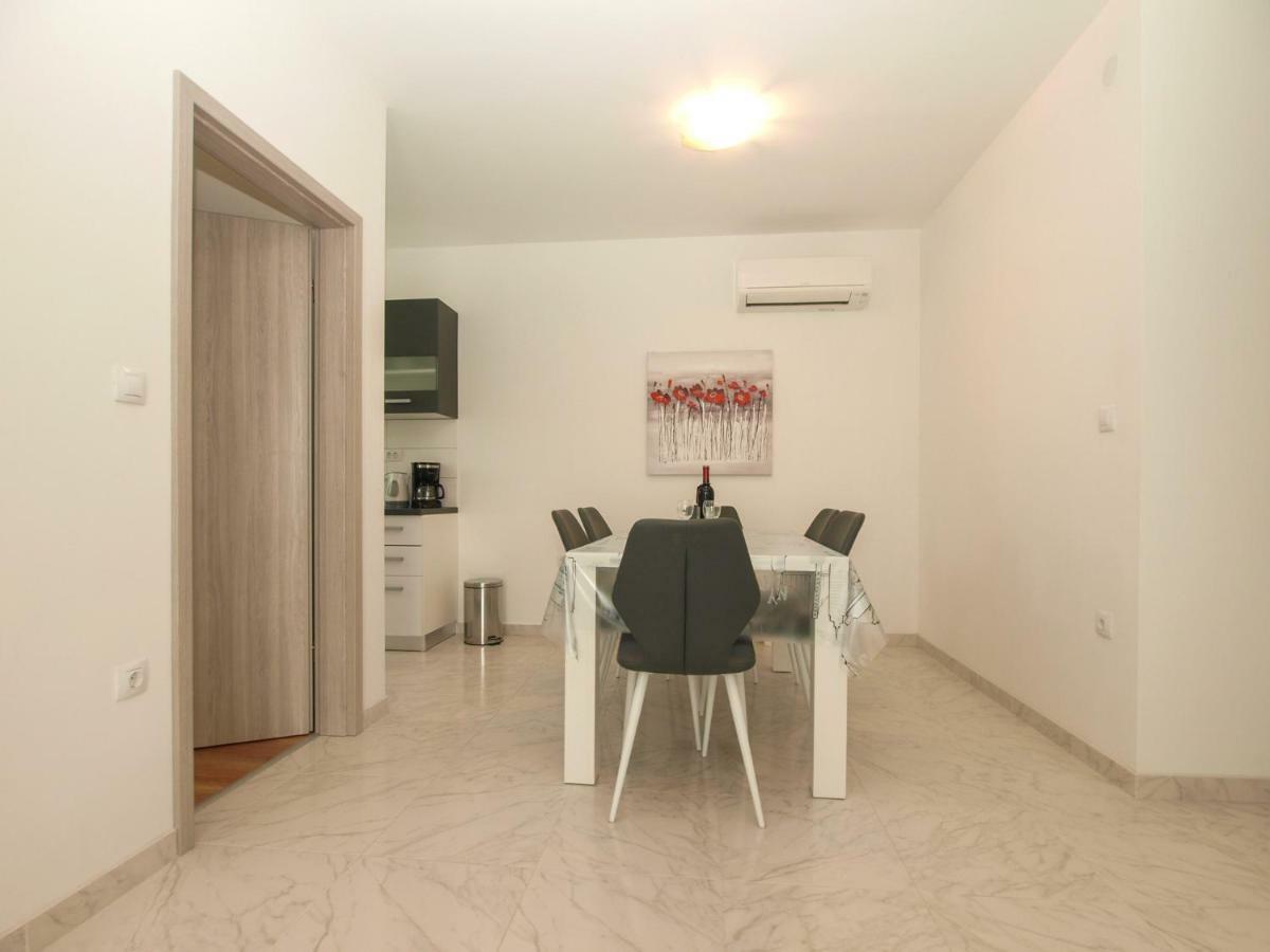 4 Stars Apartments-Pikula Фажана Екстер'єр фото