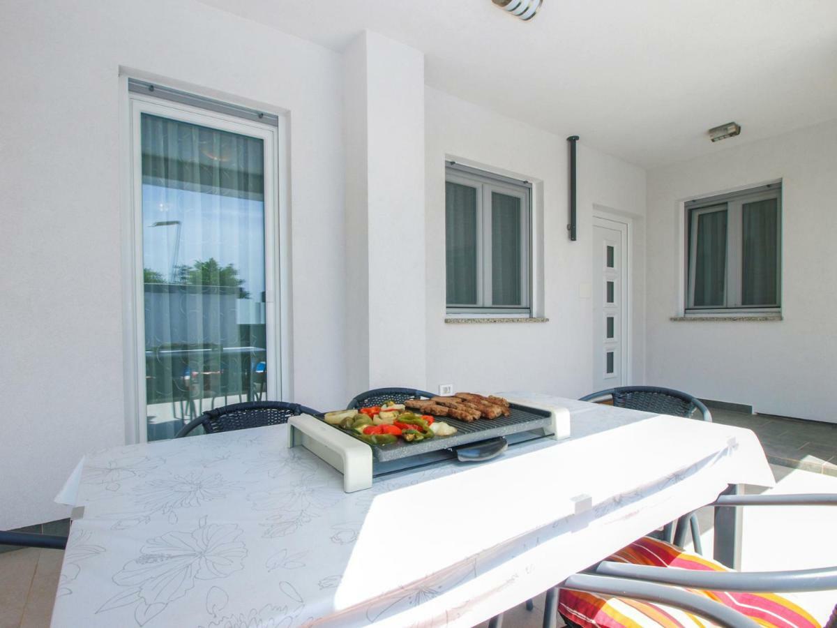 4 Stars Apartments-Pikula Фажана Екстер'єр фото