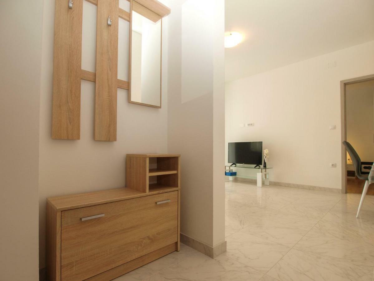 4 Stars Apartments-Pikula Фажана Екстер'єр фото