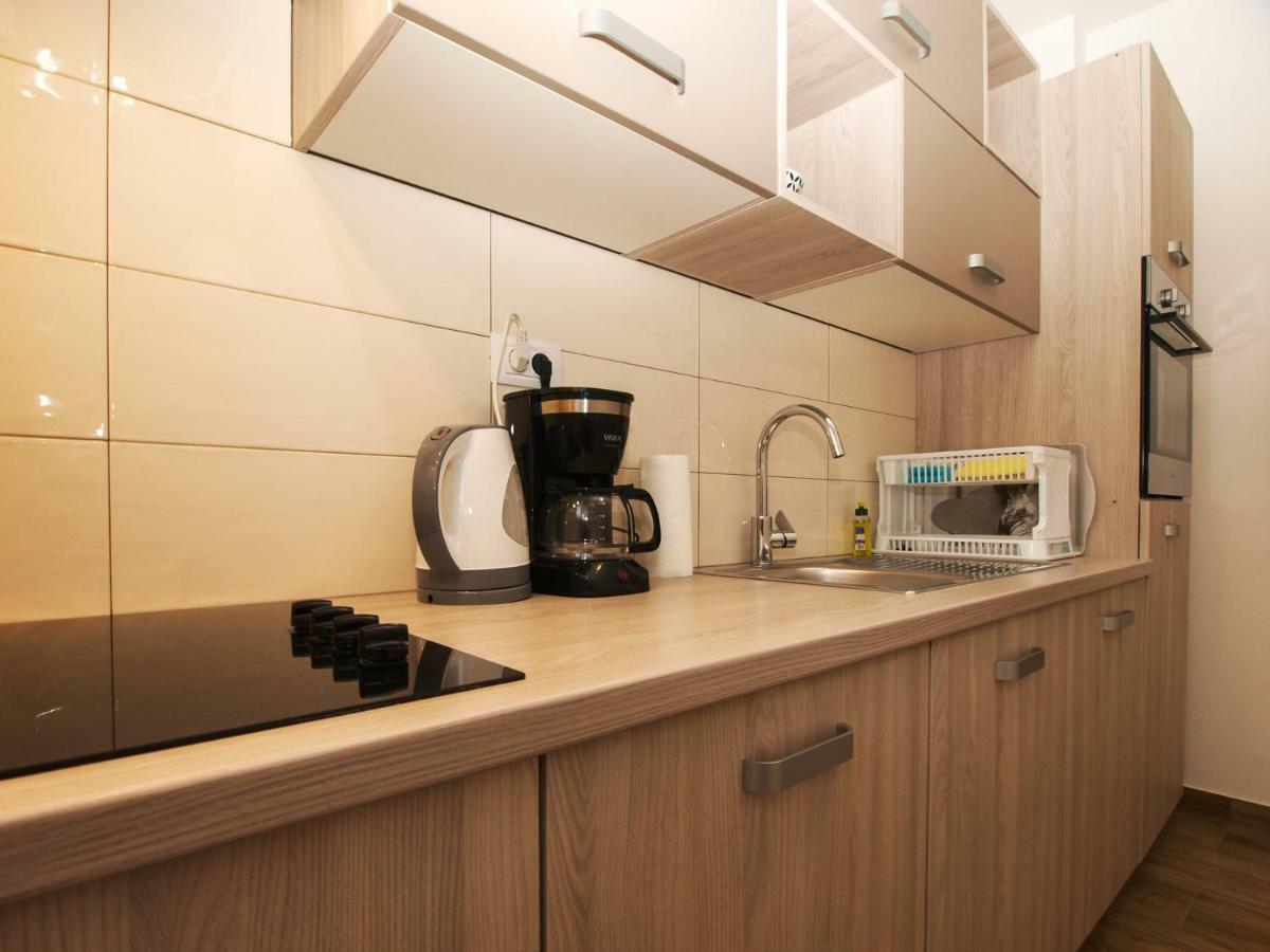 4 Stars Apartments-Pikula Фажана Екстер'єр фото