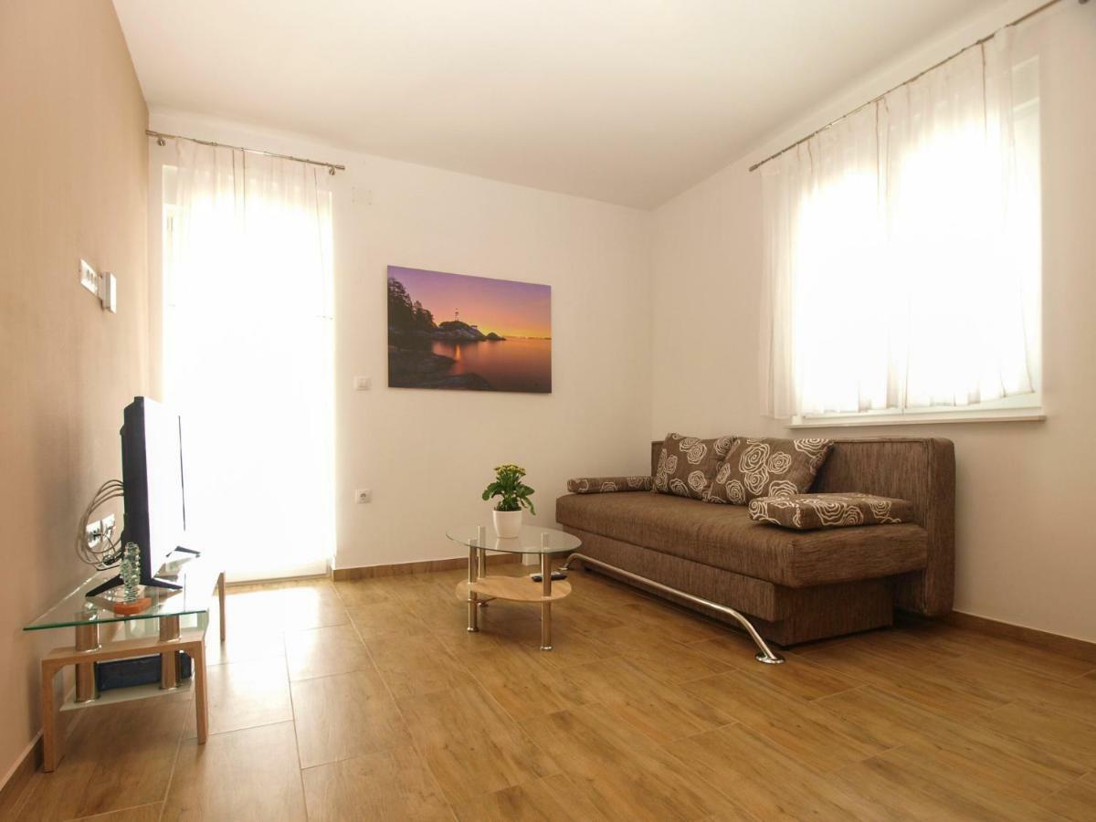 4 Stars Apartments-Pikula Фажана Екстер'єр фото
