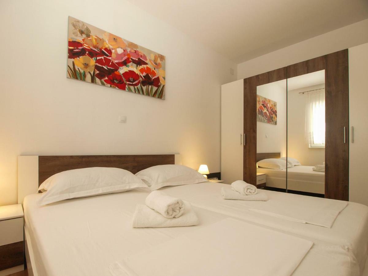 4 Stars Apartments-Pikula Фажана Екстер'єр фото