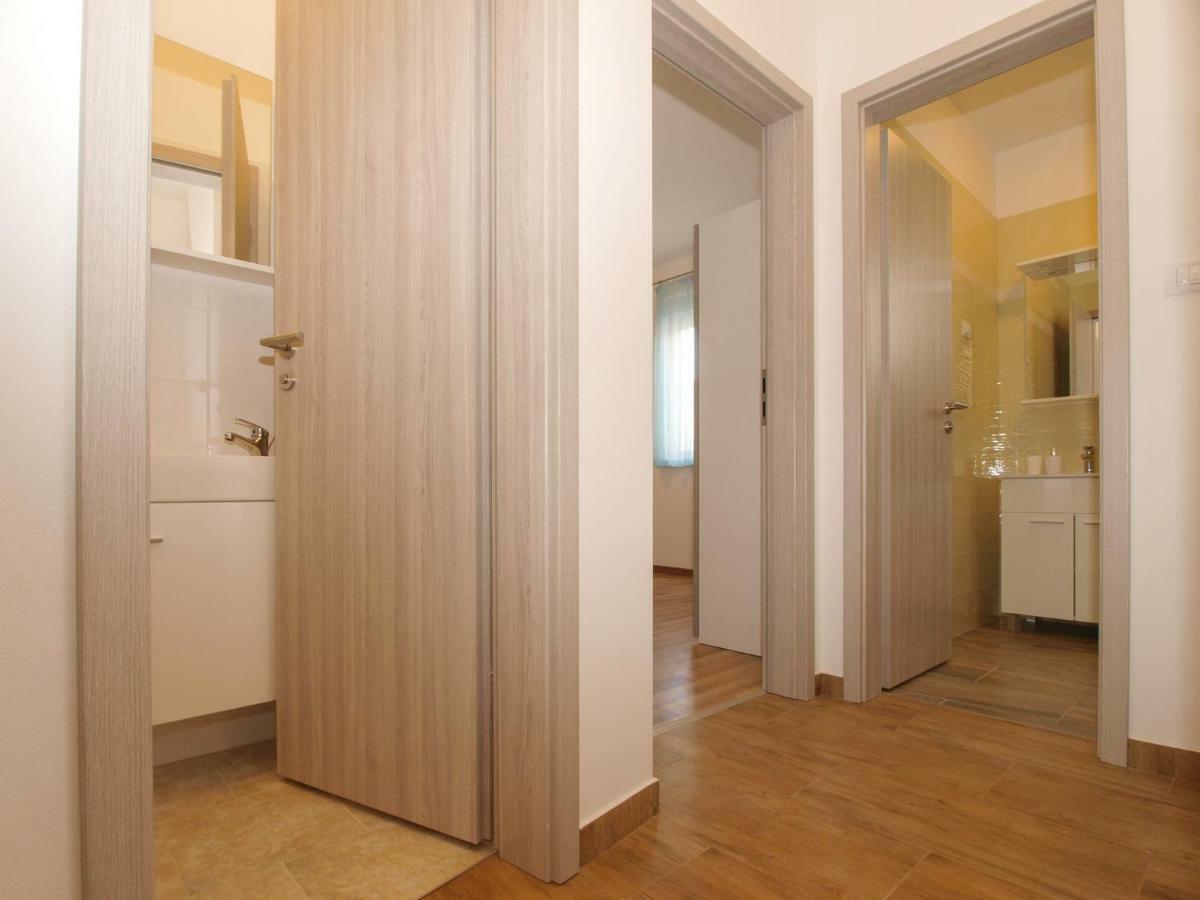4 Stars Apartments-Pikula Фажана Екстер'єр фото