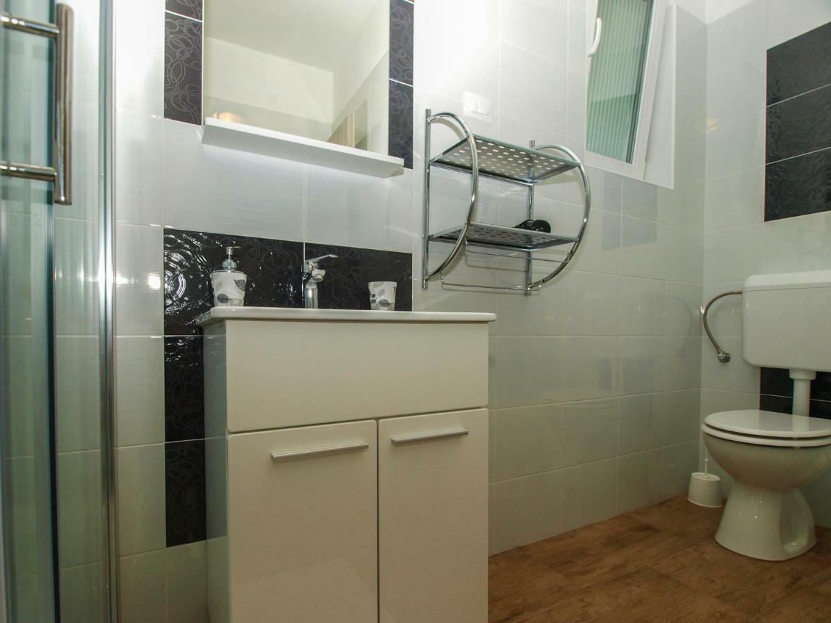 4 Stars Apartments-Pikula Фажана Екстер'єр фото