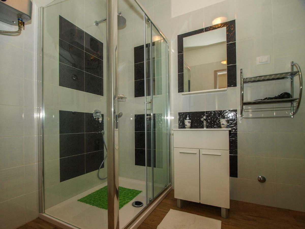 4 Stars Apartments-Pikula Фажана Екстер'єр фото